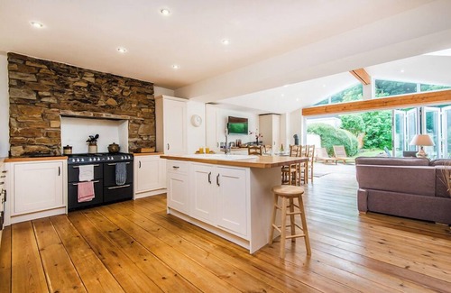 Saundersfoot Cottage | 3 The Glen, holiday property Saundersfoot, Sleeps 8, 4 bedrooms, bathrooms