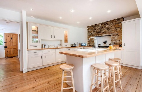 Saundersfoot Cottage | 3 The Glen, holiday property Saundersfoot, Sleeps 8, 4 bedrooms, bathrooms