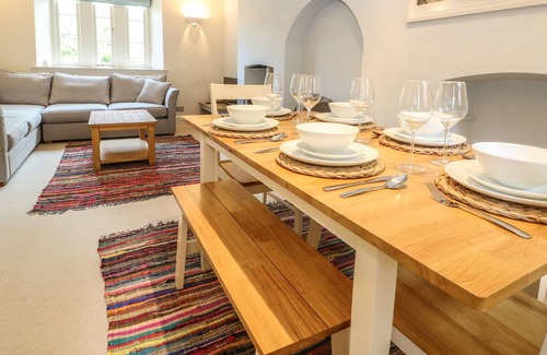 Whichford House | 3 THE GREEN, pet friendly, luxury holiday cottage in Chipping Norton