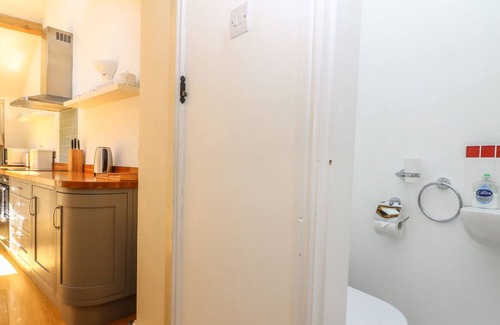 Whichford House | 3 THE GREEN, pet friendly, luxury holiday cottage in Chipping Norton