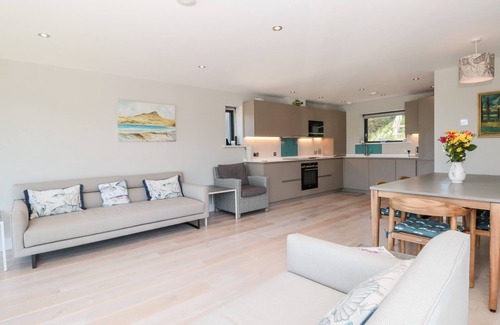 Newton Ferrers Cottage | 3 THE HIDE, family friendly, with a garden in Newton Ferrers