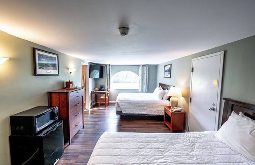 Shawnee On Delaware Hotel | 3 Units | Charming Mountain Hideaway | Relax in Style Surrounded by Nature Views