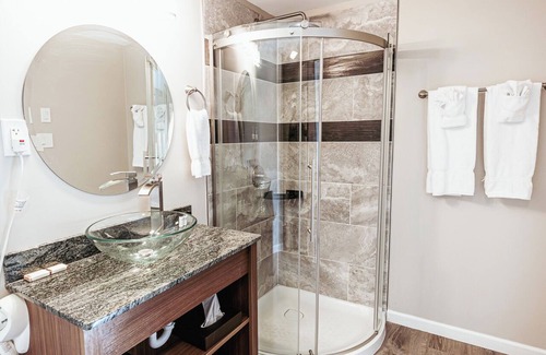 Shawnee On Delaware Hotel | 3 Units | Charming Mountain Hideaway | Relax in Style Surrounded by Nature Views