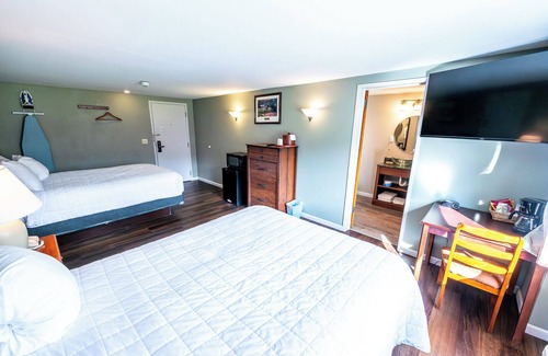 Shawnee On Delaware Hotel | 3 Units | Charming Mountain Hideaway | Relax in Style Surrounded by Nature Views