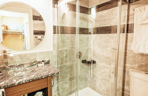 Shawnee On Delaware Hotel | 3 Units | Relaxing Retreat Near Nature Trails & Golf Course | Perfect Getaway