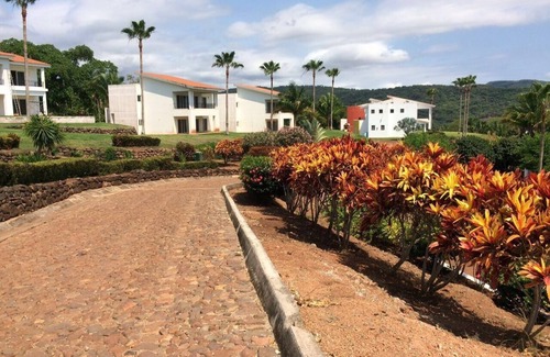 Santa Cruz Villa | #3 Villa Shared Pool & Spa, 3 Bedrooms/2 Bath, Private Beach Ramada