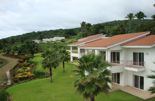 Santa Cruz Villa | #3 Villa Shared Pool & Spa, 3 Bedrooms/2 Bath, Private Beach Ramada