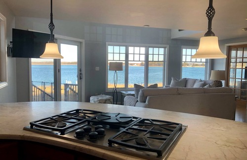 Scarborough House | 3 WEEKS LEFT - Waterfront home with beautiful views - 2 min walk to beach