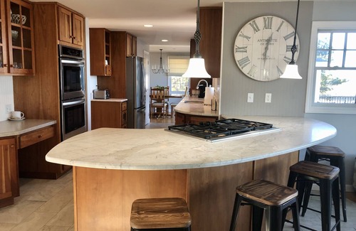 Scarborough House | 3 WEEKS LEFT - Waterfront home with beautiful views - 2 min walk to beach