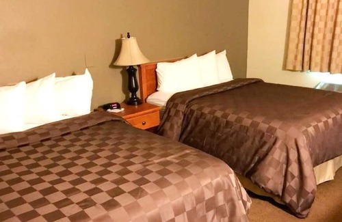 Kellogg Apartment | 3 x 2 Double Beds Accommodations at FairBridge Inn & Suites Kellogg
