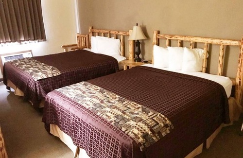 Ponderay House | 3 x 2 Queen Beds with Living Room at FairBridge Inn & Suites Sandpoint