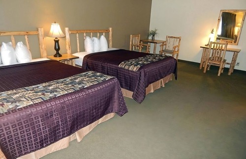 Ponderay House | 3 x 2 Queen Beds with Living Room at FairBridge Inn & Suites Sandpoint