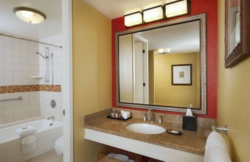 Keauhou House | 3 x Club Partial Ocean View 2 Double Beds at Outrigger Kona Resort and Spa