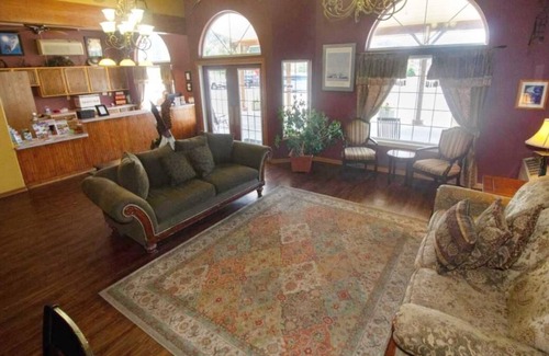 Kellogg House | 3 x Non-Smoking Queens at FairBridge Inn & Suites Kellogg