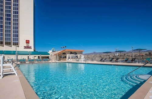 Laughlin Hotel | 3 x Riverview Room - 2 Queens at Aquarius Casino Resort
