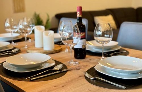 Sindelfingen Apartment | 3 Zimmer Apartment, 90 qm, ruhig und zentrumsnah, max 6 Pers, 15 qm Balkon , private Garage, Internet 1000 MBit