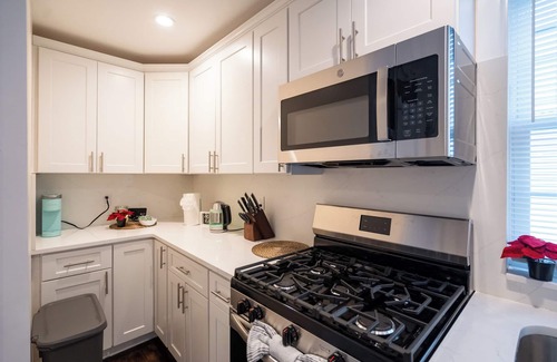Dorchester Apartment | 30/1 - 4BR Boston - Cozy Apt near Geneva Cliffs