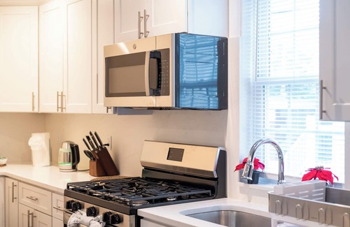 Dorchester Apartment | 30/1 - 4BR Boston - Cozy Apt near Geneva Cliffs