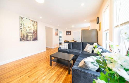Meeting House Hill Apartment | 30-3 - 3BR Boston - Cozy Apt near Franklin Park Zoo