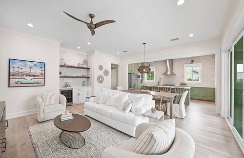 Village of Sugar Beach House | 30 A-mazing. 4 bd, Private Heated Pool, 6 Seater Golf Cart and Bikes!