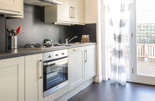 Kelso Cottage | 30 BOWMONT STREET, pet friendly, with a garden in Kelso