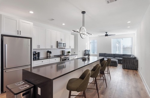 North Austin Civic Association Apartment | 30+ Day | Cozy Place for Working Professionals