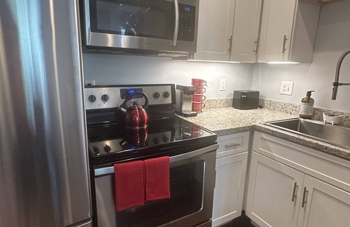 Urbandale Nations Apartment | 30+ Day Fully Furnished Utilities Included 10-min from Downtown Pet Friendly