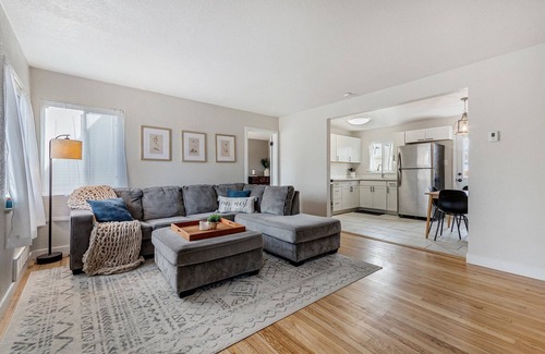 Harvey Park House | 30+ Day, Pet Friendly, King-Size Bed - 15 Min to Downtown!