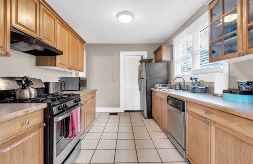 Jefferson Park House | 30-day rental home with enclosed yard, full kitchen, & W/D