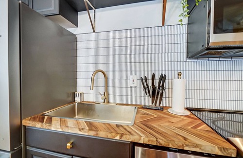 Roselawn Finance Apartment | 30 Day + Stay, Chic Fireside Oasis 2Bed 1 Bath Heart of Pleasant Ridge