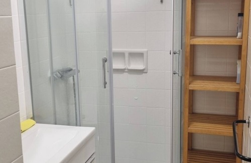 Sanary-sur-Mer Apartment | 30 m2 apartment. Located 9 minutes' walk from the port, city center and beaches.