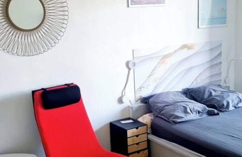 Sanary-sur-Mer Apartment | 30 m2 apartment. Located 9 minutes' walk from the port, city center and beaches.