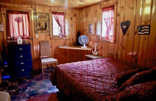 Carp Lake Cabin | 30 m² Cabin ∙ 1 bedroom ∙ 4 guests