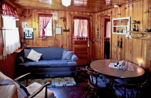 Carp Lake Cabin | 30 m² Cabin ∙ 1 bedroom ∙ 4 guests