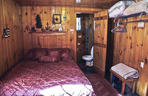 Carp Lake Cabin | 30 m² Cabin ∙ 1 bedroom ∙ 4 guests