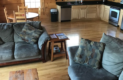 Rileyville Cabin | 30 mile views newer log cabin Close to Luray and national park river