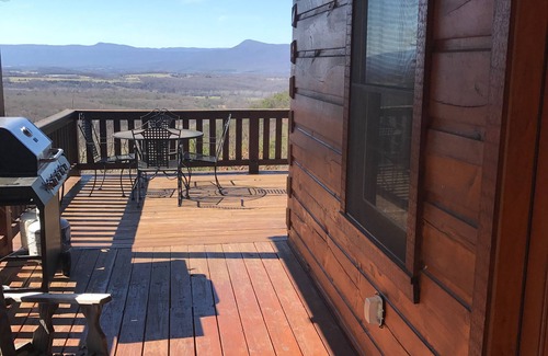 Rileyville Cabin | 30 mile views newer log cabin Close to Luray and national park river