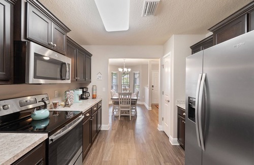Milton House | 30 Minutes to Beaches and Entertainment