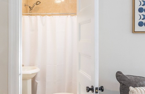 Montclair House | 30+ Night Rental in Montclair! Great kitchen, close to NYC bus