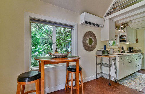 Historic Montford Cottage | 30+ Night Stays at A Relaxing Oasis on the edge of Downtown Asheville