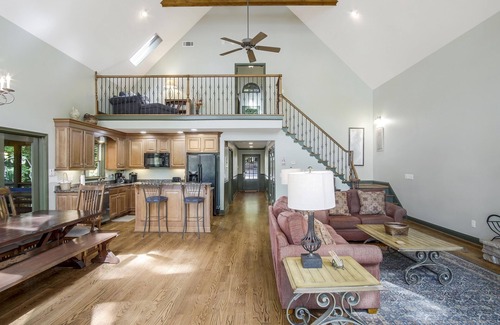 Dawsonville House | 30% OFF Sept weekends -Lake Cabin-Large Outdoor Living Area, Hot Tub, Pool Table