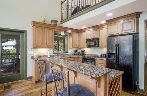 Dawsonville House | 30% OFF Sept weekends -Lake Cabin-Large Outdoor Living Area, Hot Tub, Pool Table