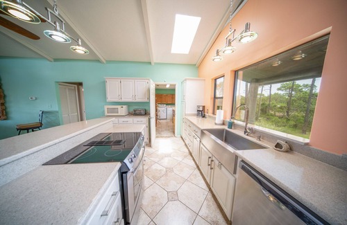 East End House | 30% OFF Summer! Secluded Bayfront Retreat, East End, Private Dock, Kayaks