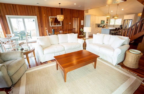 Plantation House | 30% OFF Summer! BAYFRONT - Old Florida Style Cottage w/private dock!