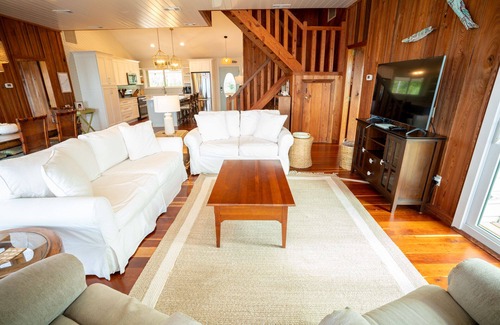 Plantation House | 30% OFF Summer! BAYFRONT - Old Florida Style Cottage w/private dock!