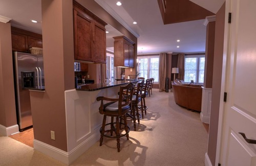 Lake Oconee Condo | 30% off until 2025 WOW!, Walk to Ritz, Fronts Golf Course, 3 King Beds, Book Now