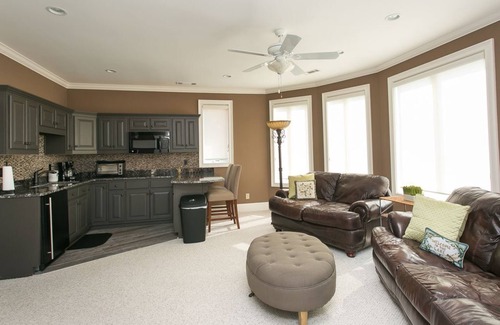 Lake Oconee House | 30% off, until 2026, Elevator, Lake Front, Pool, Pontoon, Theater, Fire Pit, WOW