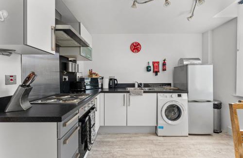 Healey Lane Apartment | 30 percent off! Beautiful Apartment in Dewsbury - Sleeps 6