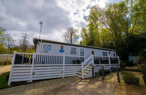 St Leonards-On-Sea RV Rental | 30 Redwood Lodge, Beauport Park