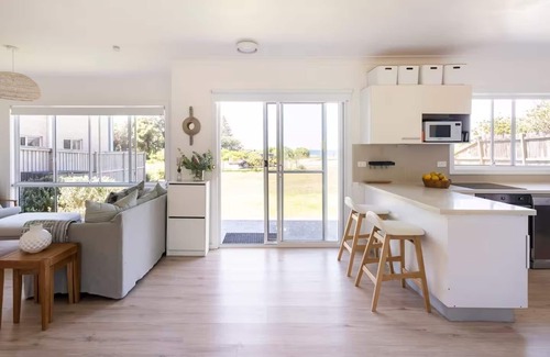Copacabana House | 30 seconds to beach. Updated 1970s beach house